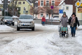 Nach Silvesterfrust über Eis und Schnee: Hainichen justiert beim Winterdienst nach - Hainichen am Freitag: Die Hauptstraßen waren geräumt, ein Chaos blieb aus.