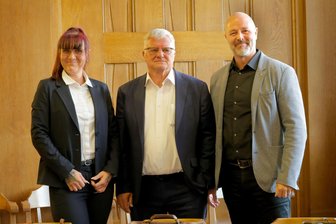Nach Spaltung mehr Steuergeld für die AfD im Chemnitzer Rathaus: „Sie bereichern sich auf Kosten aller anderen“ - AfD-Kreischef Nico Köhler (r.) und seine verbliebenen Mitstreiter Susanne Rasch und Ulrich Oehme.