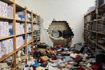 Nach Sparkassen-Einbrüchen: So schütze ich mein Geld, Gold und Schmuck wirklich - In Gelsenkirchen haben Einbrecher den Tresorraum einer Sparkasse aufgebohrt und Hunderte Schließfächer ausgeraubt. Doch welche Alternativen haben Kunden, ihre Wertgegenstände sicher aufzubewahren und zu versichern?