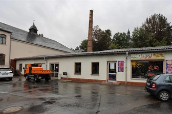 Nach Sperrung des Probenraumes: Langenbernsdorfer Gesangverein kann Saal nutzen - Im Flachbau hatte der Gesangverein seinen Probenraum. Der wird nun abgerissen.