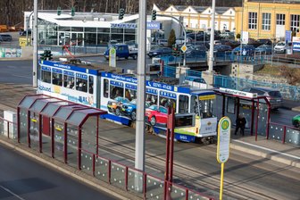 Nach Sprengung von Ticket-Automaten: Plauener Straßenbahner ziehen Konsequenz - An der Straßenbahnhaltestelle Bahnhof Mitte ist am Mittwochmorgen ein Fahrkartenautomat in die Luft gejagt worden.
