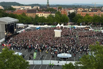 Nach Sting-Konzert in Zwickau: Platz der Völkerfreundschaft für Kultour Z. die erste Wahl - Der Platz der Völkerfreundschaft beim Open-Air-Konzert von Sting. Über 11.000 Zuschauer wollten den Auftritt in Zwickau miterleben.