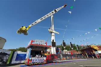 Nach Störungen im Stromnetz: Fahrgeschäft auf Zwickauer Rummel läuft wieder - Der „Booster Maxxx“ war mehrfach von Ausfällen betroffen. Jetzt läuft das Fahrgeschäft wieder.