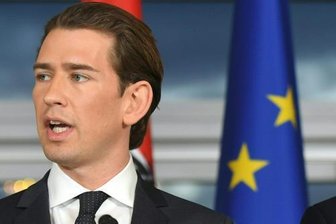 Nach Strache-Affäre: Österreichs Kanzler Kurz strebt Neuwahl an -            Sebastian Kurz (L) und Heinz-Christian Strache im Dezember 2017 bei der Präsentation des Koalitionsabkommens.