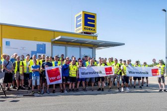 Nach Streik im Zentrallager: Langsam füllen sich die Regale bei Edeka wieder - Vom 5. bis 15. Juli hatten Mitarbeiter am Edeka-Zentrallager in Berbersdorf die Arbeit niedergelegt. Die Auswirkungen sind in den Märkten bis heute zu spüren.
