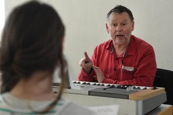 Nach Streit im Chemnitzer Küchwald-Bühnenverein: Werner Haas gründet neues Theater - Werner Haas leitet mehrere Chöre und arbeitet als Regisseur. Jetzt kommt eine Gruppe hinzu.