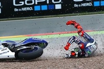 Nach Stürzen: Bradl kritisiert Kurve elf auf dem Sachsenring - "Das ist kein Zufall mehr" - Weltmeister Jorge Lorenzo stürzte im Training in der Kurve elf.