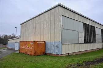 Nach Sturmschaden: Sanierung der Boxhalle im Chemnitzer Sportforum steht weiterhin aus - Die Kampfsporthalle im Sportforum sieht heute noch so aus wie kurz nach dem Sturm im Februar 2022. Unter anderem wurden Fenster beschädigt. Eine Sanierung verzögert sich.