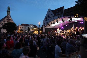 Nach „Summer Swing“ gibt es Mitte September im Herzen von Zwickau „Summer Rock bei Schumann“ - Nach dem „Summer swing“ am Schumann-Denkmal Mitte Juni heißt es am 13./14. September dort „Sumer Rock“.