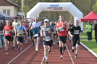 Nach Teilnehmerrekord im vergangenen Jahr: Wieder über 500 Starter beim Göltzschtalmarathon erwartet - Auch in diesem Jahr gehen die Marathon-Läufer als erste an den Start.