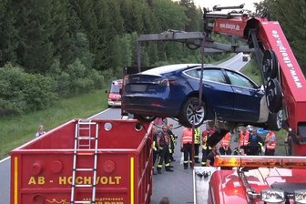 Der Tesla kam in einen Container.