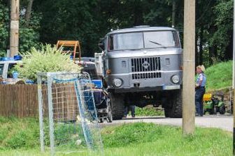 Nach Tod einer Vierjährigen beim Lkw-Tauziehen: Strafverfahren gegen Fahrer eingestellt - Dieser W50 überrollte das Mädchen während einer Kinderrüstzeit einer Glaubensgemeinschaft in Schwarzenberg.