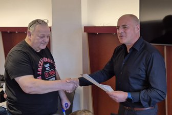 Nach Tod von Matthias Lorenz: Dieser Ellefelder rückt im Gemeinderat nach - Karsten Büttner (links) rückt für Matthias Lorenz in den Ellefelder Gemeinderat nach.