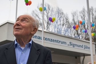 Nach Tod von Sigmund Jähn: Kondolenzbuch im Chemnitzer Kosmonautenzentrum - Jähn im März 2019 im Chemnitzer Kosmonautenzentrum.