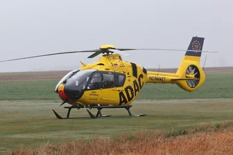 Nach tödlichem Arbeitsunfall im Erzgebirge: Staatsanwaltschaft leitet Ermittlungsverfahren ein - Infolge des Arbeitsunfalls war ein Rettungshubschrauber (Symbolbild) im Einsatz.