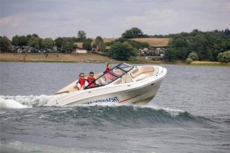 Nach tödlichem Badeunfall in der Talsperre Pöhl warnt die Wasserwacht: „Die Leute überschätzen sich“ - In fünf bis sechs Minuten erreicht das Team mit Boot oder Fahrzeug jeden möglichen Einsatzort an und auf der Talsperre. Voraussetzung ist, dass die Beschreibung stimmt.