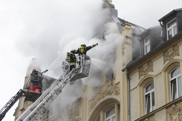 Nach tödlichem Brand in Plauen: Feuer nach Streit absichtlich gelegt - 