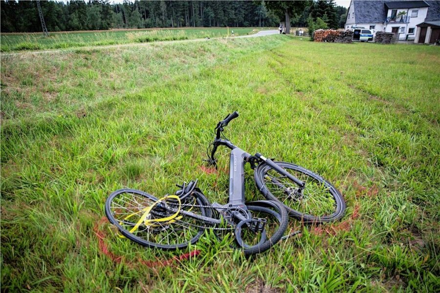 Nach tödlichem Unfall mit Pedelec-Fahrerin in Helbigsdorf: Anklage gegen 51-jährigen Autofahrer - Am 31. Juli ereignete sich bei Helbigsdorf ein tödlicher Verkehrsunfall.