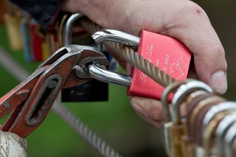 Nach Trennung unbedingt Versicherungen prüfen - Bei einer Trennung sollten Ex-Partner möglichst früh anfangen, ihre Policen neu zu ordnen.