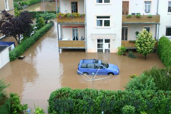 Nach Überflutungen im Winter: Chemnitz erhält Update für Hochwasserschutz - In Teilen von Chemnitz, wie hier im Süden der Stadt, sahen sich Anwohner seit dem Jahrhunderthochwasser 2002 wiederholt mit der Gefahr von Überflutungen konfrontiert. Verbesserte Schutzvorkehrungen mindern das Risiko, bieten jedoch keine Garantie.