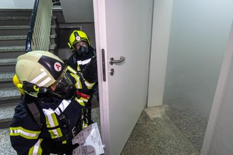 Nach Übung geht es für Feuerwehr im Erzgebirge direkt zum Einsatz - Zur Feuerwehrübung in Oberwiesenthal wurde ein Brand in einem Ferienheim simuliert.