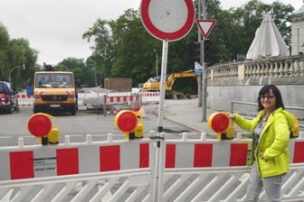 Nach Umsatzeinbußen: Stadt kommt Händlern an der Zwickauer Moccabar entgegen - Conny Bachmann, Inhaberin von Connys Dekostudio, und weitere Geschäftsleute ärgerten sich, dass durch die lange Sperrung der Moccabar-Kreuzung viele Kunden wegbleiben. Sie wünschten sich ein zügigeres Bauen.