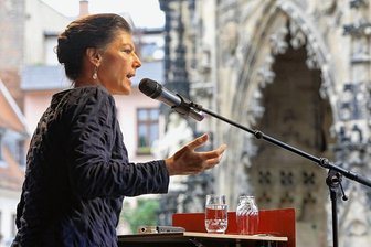 Nach umstrittener Wagenknecht-Rede: Spaltet sich jetzt die Zwickauer Linke? - Sahra Wagenknecht hielt im Juni 2021 auf Einladung von Sabine Zimmermann eine Wahlkampfrede in Zwickau. Gut ein Jahr später hat sie mit einer Rede im Bundestag Turbulenzen in der Partei ausgelöst. 