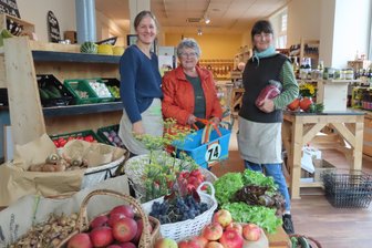Nach Umzug ins neue Domizil: Was in einem speziellen Werdauer Laden jetzt viel besser als früher ist - Verkäuferin Cornelia Olma, Karsta Uhlemann und Gabriele Schewe (von links) im neuen Unverpackt-Laden in Werdau.