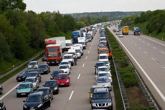 Nach Unfällen langer Stau auf der A 4 - 