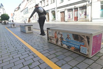 Nach Unfällen: Slackline auf Petersstraße in Freiberg jetzt gelb umrandet - Die Slackline auf der Freiberger Petersstraße wurde besonders gekennzeichnet.
