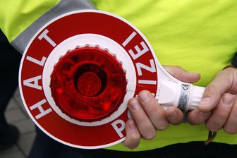 Nach Unfall auf A4 bei Glauchau: Erst nach dreieinhalb Stunden rollt der Verkehr wieder - Ein Unfall hat am Montagabend zwischen 17 und 20.30 Uhr für Behinderungen auf der A4 gesorgt.