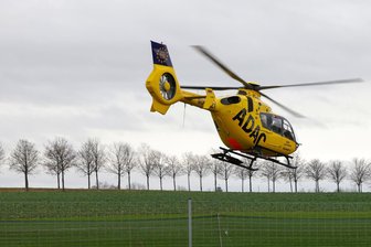 Nach Unfall bei Kartrennen in Arena E in Mülsen: Rettungshubschrauber transportiert Jugendlichen ab - Der Rettungshubschrauber war am Sonntag nach einem Unfall in der Arena E im Einsatz.