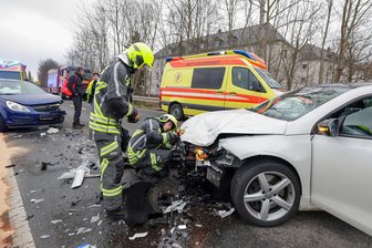 Nach Unfall in Glauchau: B 175 wieder frei - Auf der B 175 in Glauchau kam es am Montagvormittag zu einem schweren Unfall.