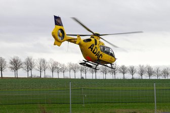 Nach Unfall in Glauchau: Rettungshubschrauber landet neben Kreuzung von B 175 und A 4 - Der Rettungshubschrauber ist in der Nähe der Unfallstelle in Glauchau gelandet.