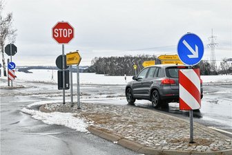 Nach Unfall mit sechs Verletzten nahe Langhennersdorf: Geldauflage für Fahrer - An der Kreuzung "Höhe 9" nahe Langhennersdorf am Wegefarther Holz passierten im vorigen Jahr sechs Verkehrsunfälle, darunter drei mit Personenschaden. 