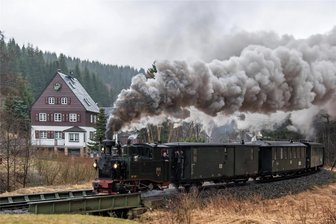 Nach Unfall: Sächsische Legende dampft erstmals wieder mit Fahrgästen durchs Preßnitztal - Die Dampflok I K Nr. 54 vor wenigen Tagen auf ihrer Lastprobefahrt von Steinbach nach Jöhstadt. Dabei wurde sie noch einmal gründlich getestet.