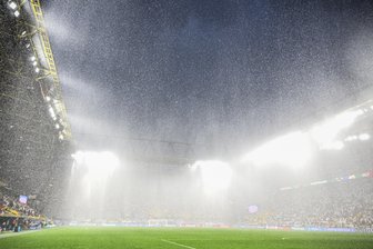 Nach Unwetter-Unterbrechung: Achtelfinale Deutschland gegen Dänemark geht weiter - 