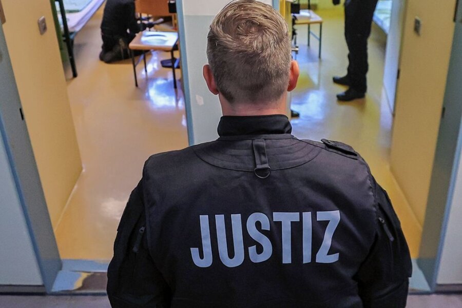 Nach Verfolgungsjagd: Verurteilter will Haft verhindern - Ein 27-Jähriger will nicht ins Gefängnis. Doch vor dem Landgericht Chemnitz scheiterte seine Berufung. 