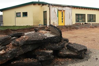 Nach verheerendem Brand: Gemeinde Steinberg nimmt Kita-Neubau in Angriff - Die Trümmer, die der Brand hinterlassen hat, sind beräumt.