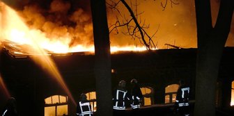 Nach verheerendem Feuer: Berliner schließen Color Textil - 