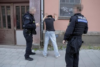 Nach versuchtem Raub in Chemnitz: Jugendlicher festgenommen und in Haft - Ein mutmaßlicher Täter wurde am Montag auf dem Sonnenberg festgenommen.