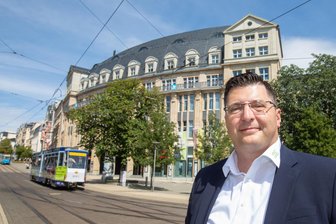 Nach Verzicht auf Gewinnanteil aus Kreiskrankenhaus Rodewisch: Das sagt der Landrat des Vogtlandkreises - Gerade nicht im Amt, aber trotz Urlaub präsent: Vogtland-Landrat Thomas Hennig.