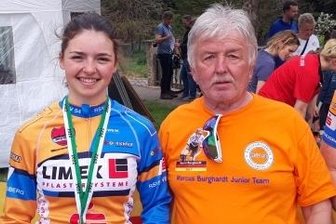 Nach vielen Reisekilometern noch gut im Saft - Marie Weidauer und ihr Trainer Klaus Fischer. 