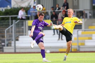 Nach Wahl des Mannschaftsrates: Erzgebirge Aue gewinnt Test in Bayreuth - Ryan Malone (l.) traf per abgefälschten Distanzschuss und per Kopf nach einer Stefaniak-Ecke.