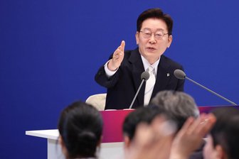 Nach Wahlpanne: Südkoreas Präsident sieht Demokratie bedroht - Bei seiner Pressekonferenz zum 1. Jahrestag seiner Amtseinführung äußerte sich Südkoreas Präsident Lee Jae Myung zum Skandal rund um die kürzlich abgehaltenen Regionalwahlen im Land.