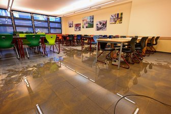 Nach Wasserschaden am Gymnasium Hartha: Schulbetrieb ist wieder angelaufen - Auch Speiseräume des Gymnasiums in Hartha waren von der Havarie betroffen.