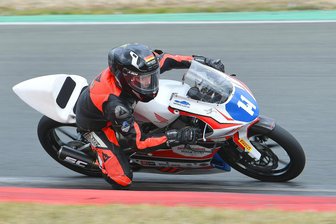 Nach WM-Bronze: Junger Motorradrennpilot aus dem Erzgebirge vollzieht nächsten Karriereschritt - Nun ist Robin Siegert auf einer großen Rennmaschine unterwegs.