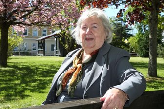 Nach wochenlangem Warten: Wie eine Erzgebirgerin zur Corona-Impfung gekommen ist - Maritta Gündel hat sich am Samstagvormittag in Sehma impfen lassen.