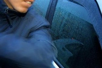 Nach zahlreichen Autoaufbrüchen: Polizei ermittelt Tatverdächtigen -