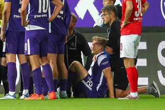 Elias Huth musste kurz nach seiner Einwechslung minutenlang behandelt werden. Nach einem Zusammenstoß im Zweikampf hatte er eine große Beule am Kopf.
